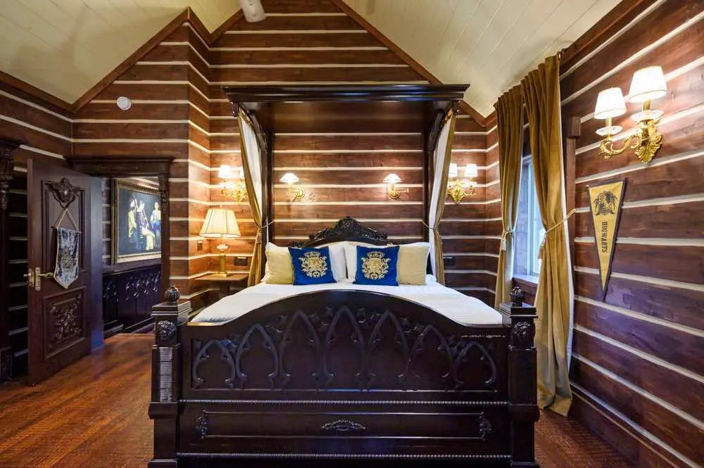 Kings Crossing Manor