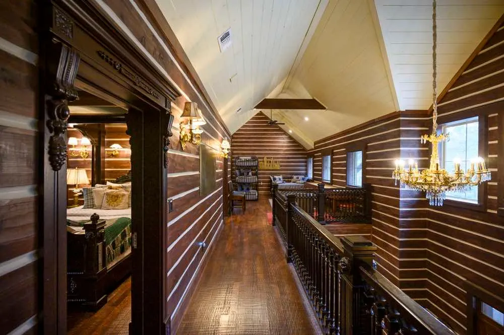 Kings Crossing Manor