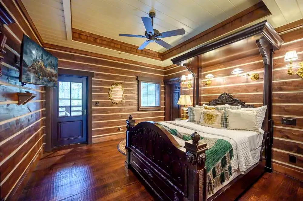 Kings Crossing Manor
