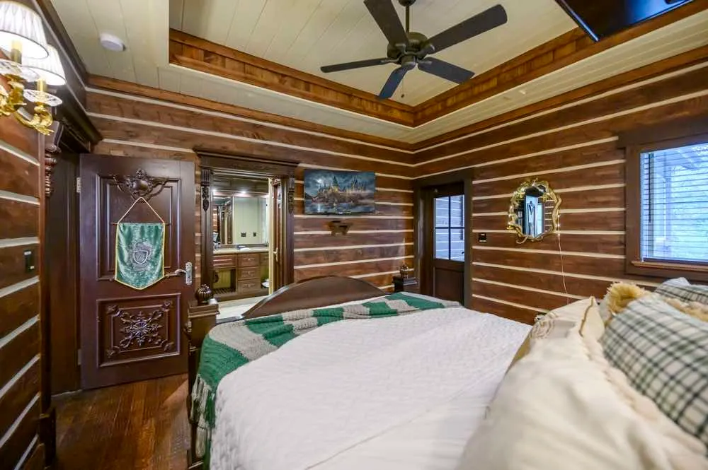 Kings Crossing Manor