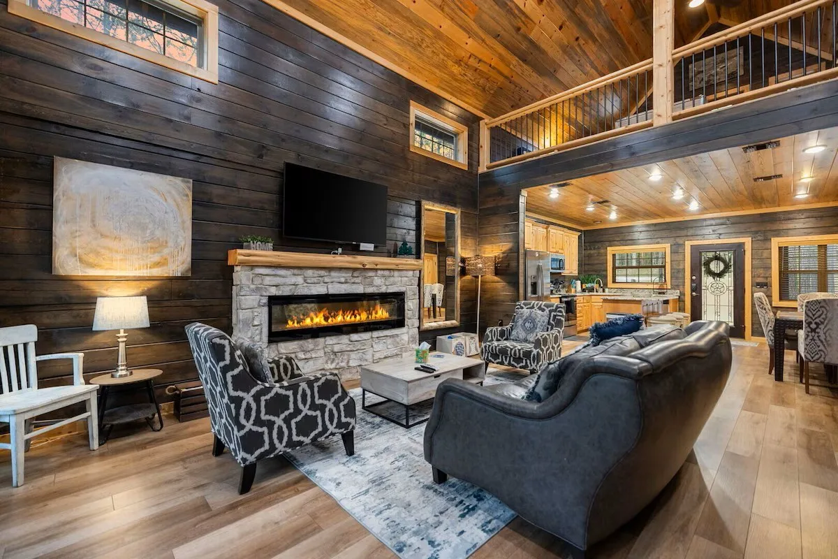 Crescent Pines Hollow