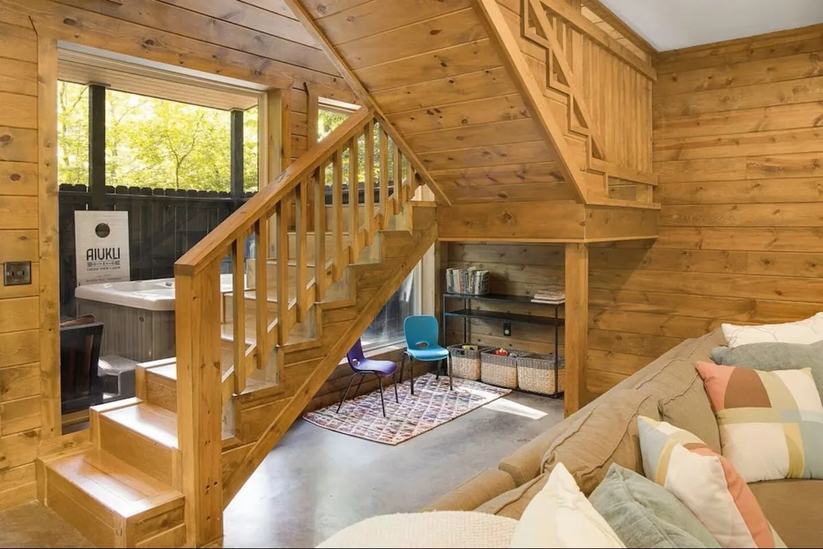 Blue Moon Creekside Lodge