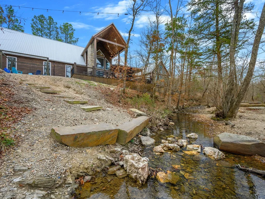 Hideaway on the Creek