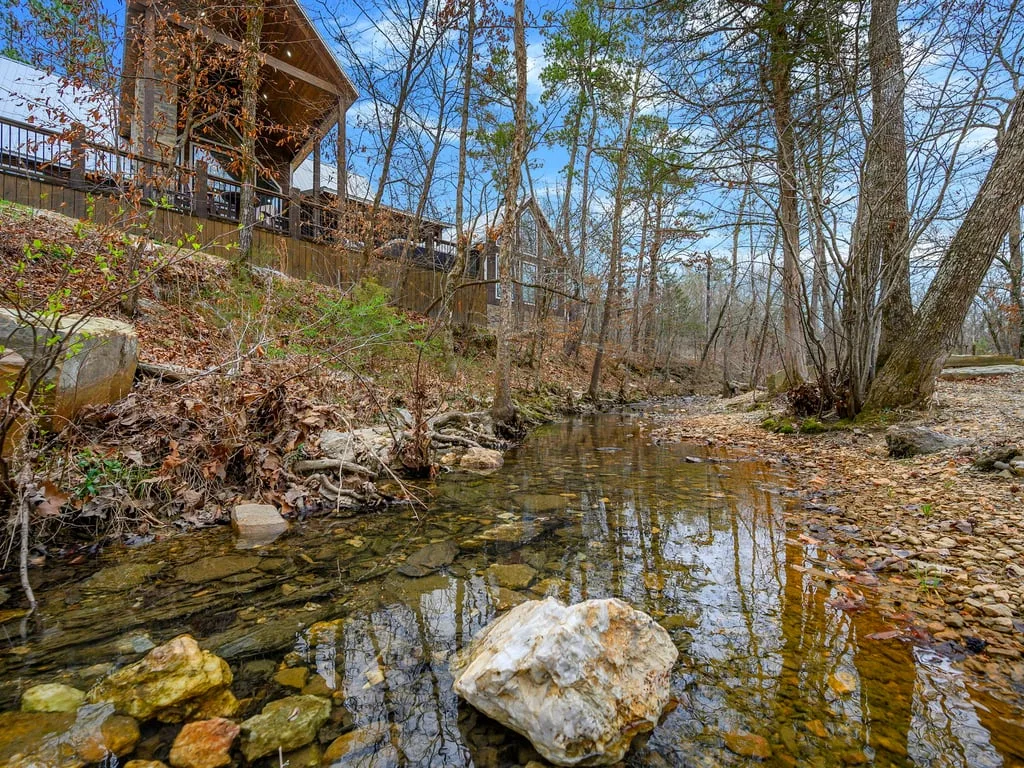 Hideaway on the Creek