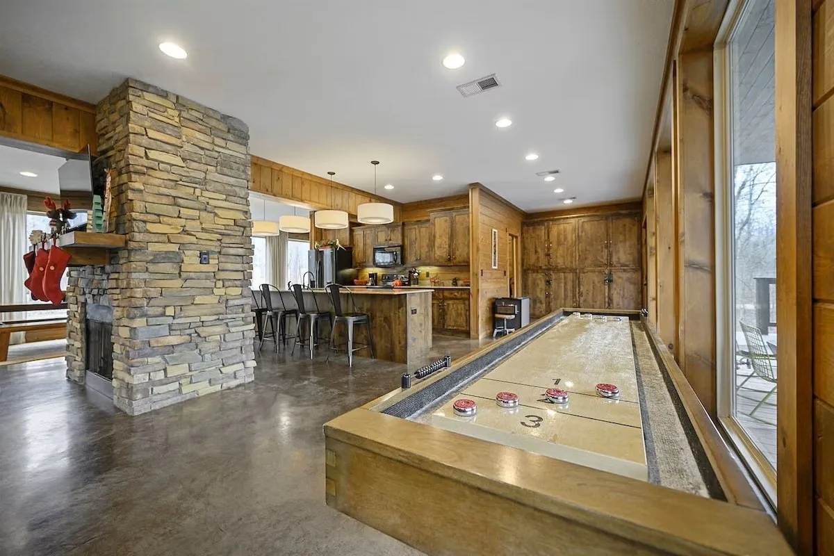 Blue Moon Creekside Lodge