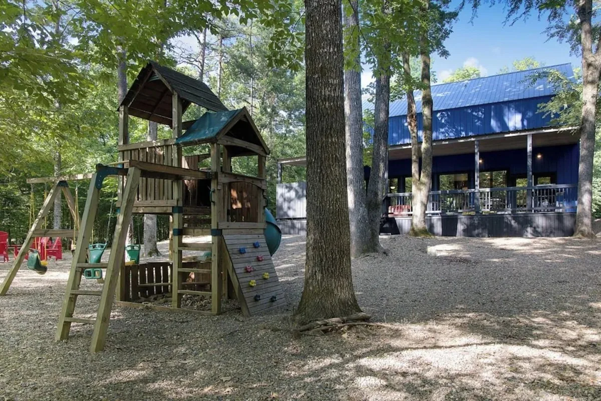 Blue Moon Creekside Lodge