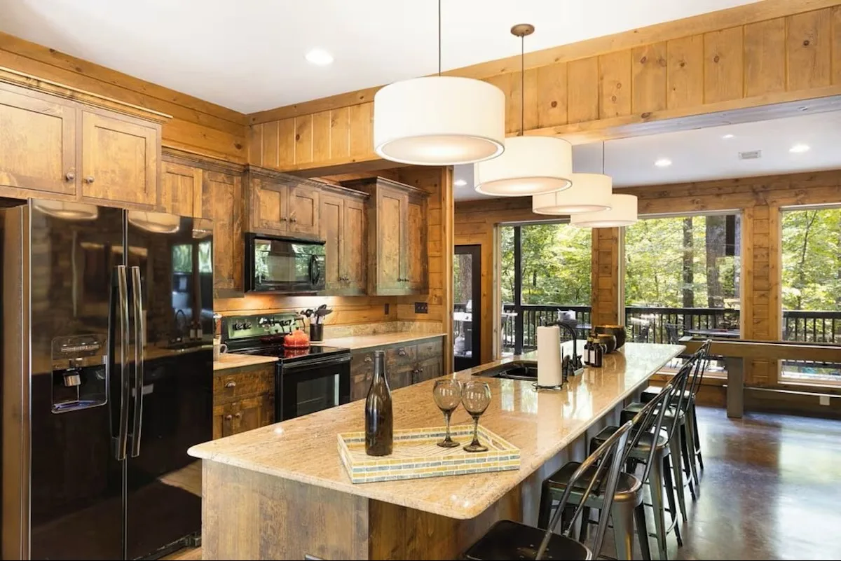 Blue Moon Creekside Lodge