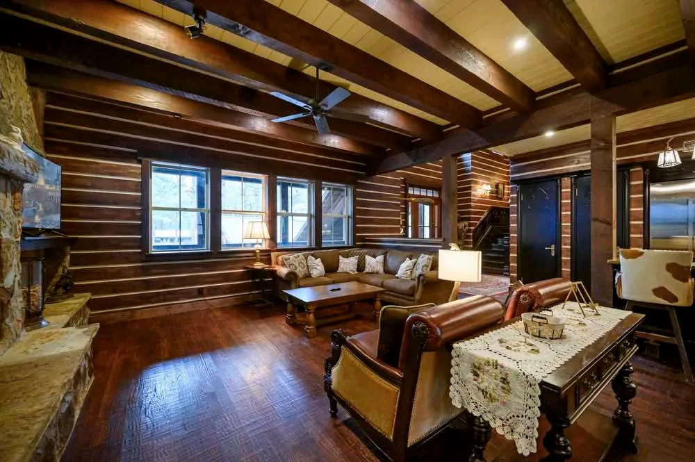 Kings Crossing Manor
