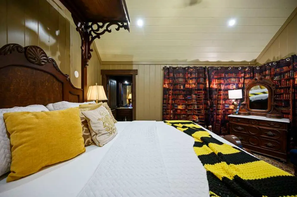 Kings Crossing Manor