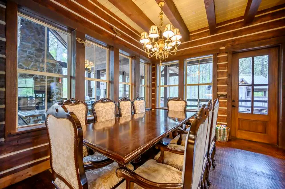 Kings Crossing Manor