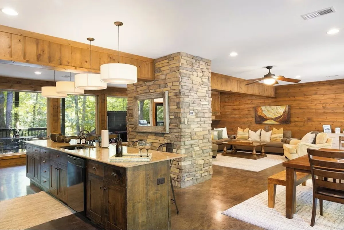 Blue Moon Creekside Lodge