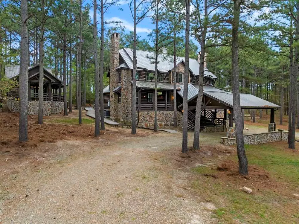 Kings Crossing Manor