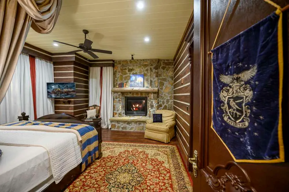 Kings Crossing Manor
