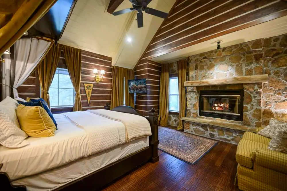 Kings Crossing Manor